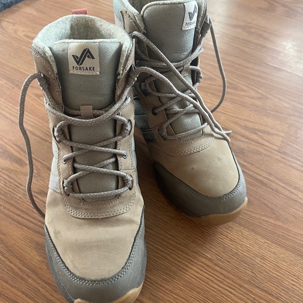 Sneaker snow boots sz 8